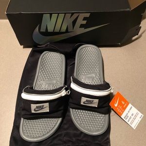 WOMEN'S NIKE BENASSI JDI FANNY PACK BLACK/GREY
